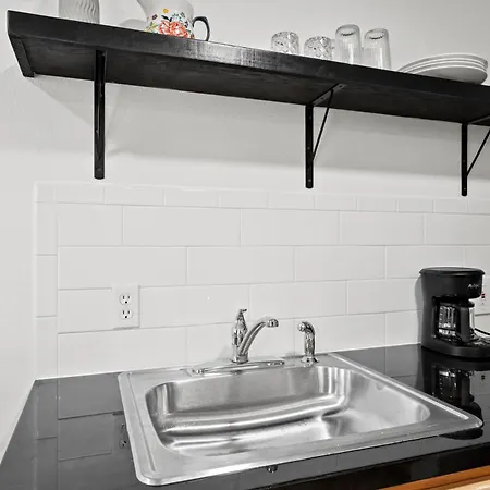Peach Street Super Suite Medford Exterior photo