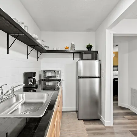 Peach Street Super Suite Medford Exterior photo