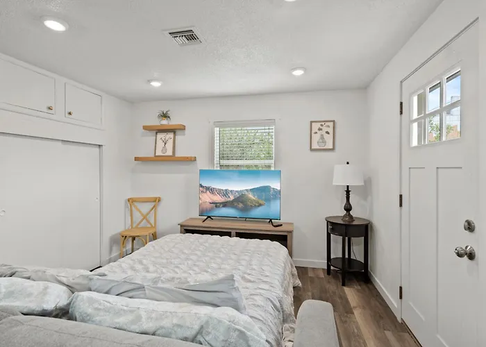 Peach Street Super Suite