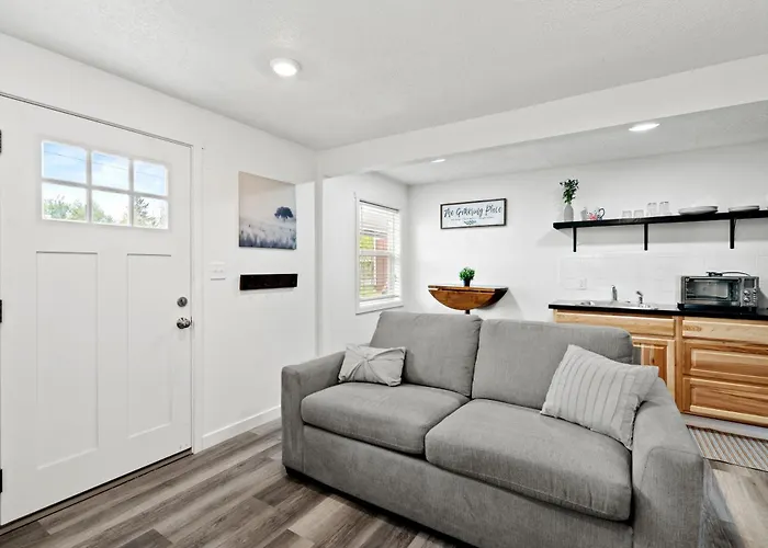 Peach Street Super Suite