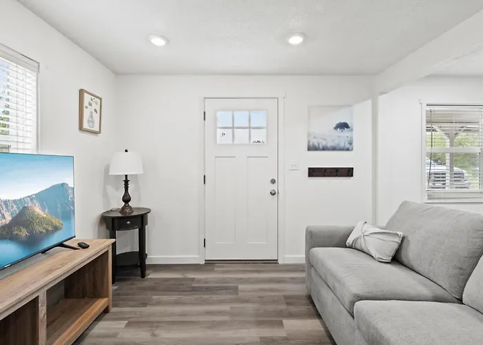 Peach Street Super Suite
